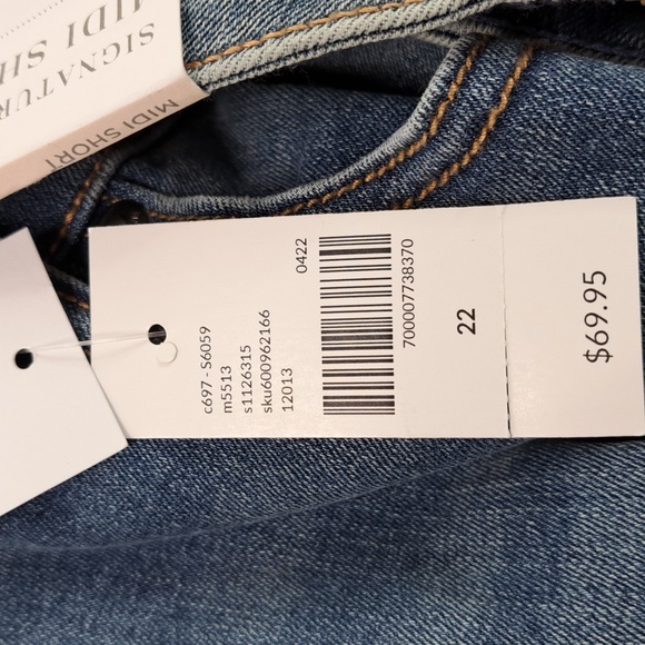 New Lane Bryant Signature Fit Midi Short Mid-Rise Flex Magic Waistband Size 22 - Picture 13 of 13